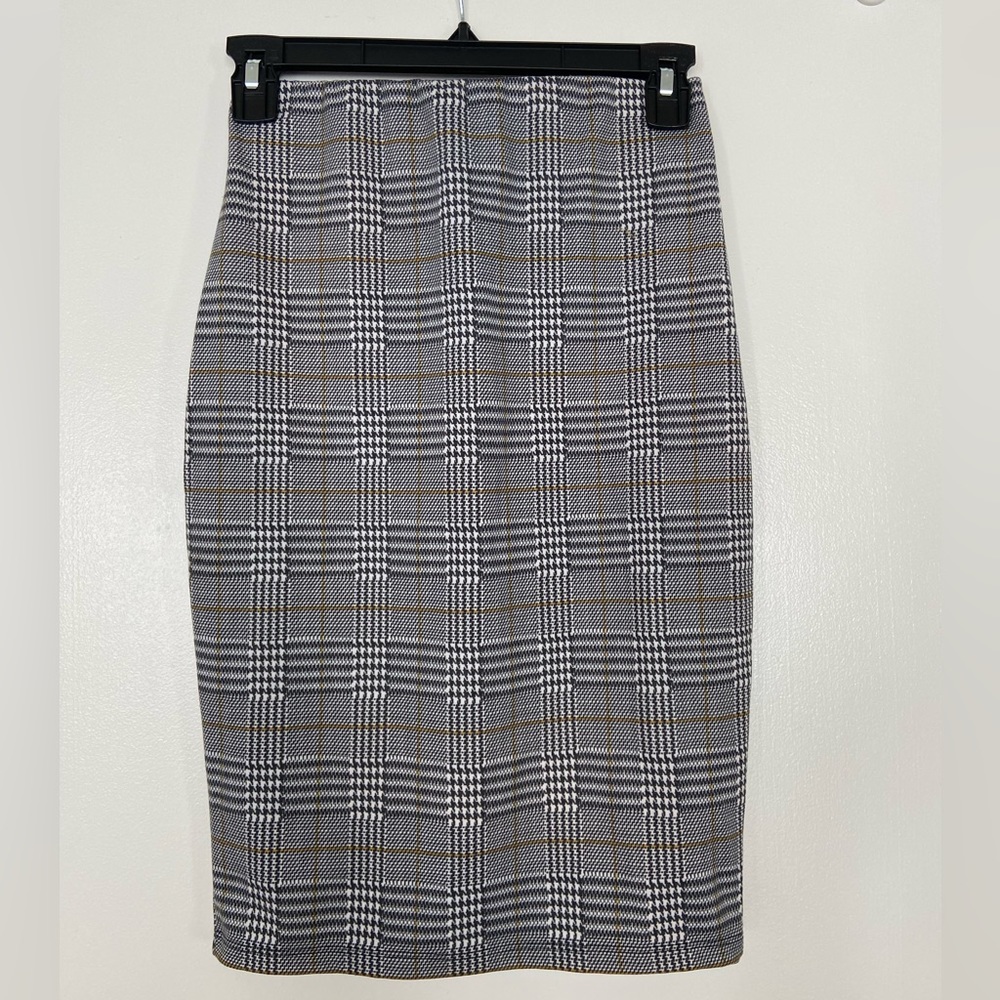 Checks pencil skirt, size small